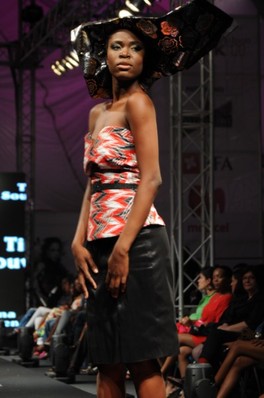 Vestido por Tina Souvenir