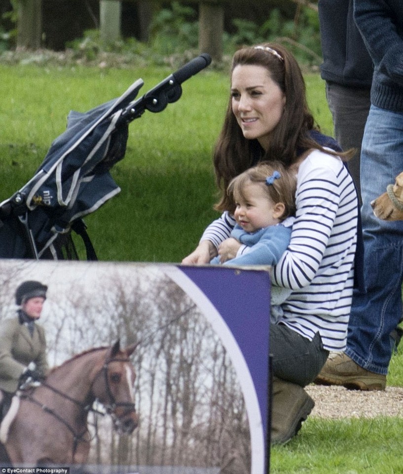 34CA90A700000578-3618109-Princess_Charlotte_smiles 34CA90A700000578-3618109-Princess_Charlotte_smiles