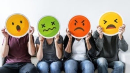 CarasSmilesZangados.jpg CarasSmilesZangados.jpg