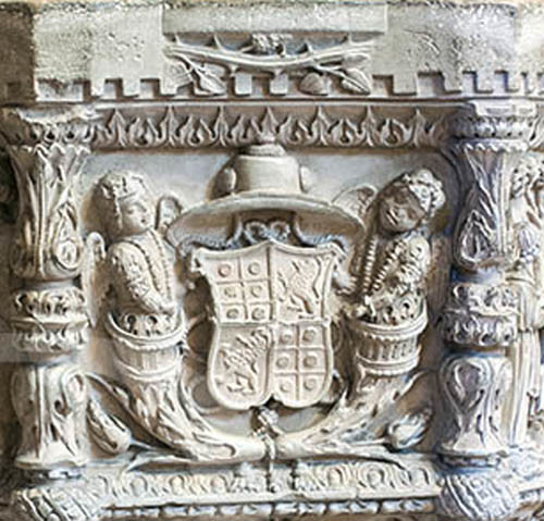 Armas de D. Jorge de Almeida na Pia Batismal chap