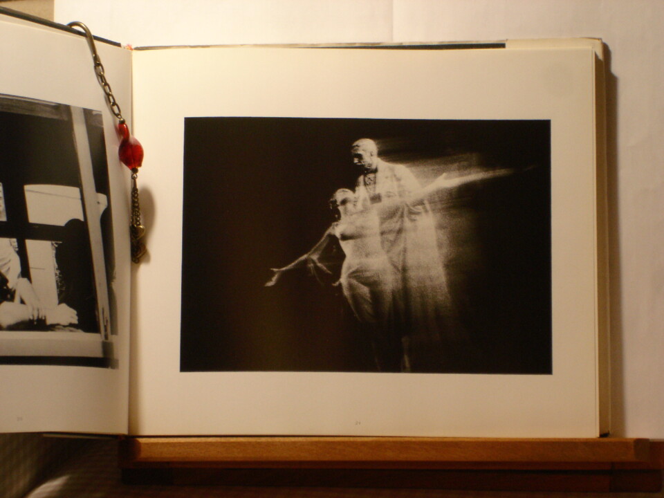 Lisboa Luzes e Sombras / Pepe Diniz (fotografias), David Mourão-Ferreira (poesias). — Lisboa : Metropolitano de Lisboa, 1992. — 102 p. : Il.; 24cm