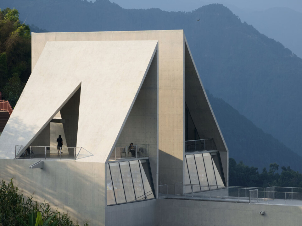 nujiang-grand-canyon-bookstore-of-librairie-avant-