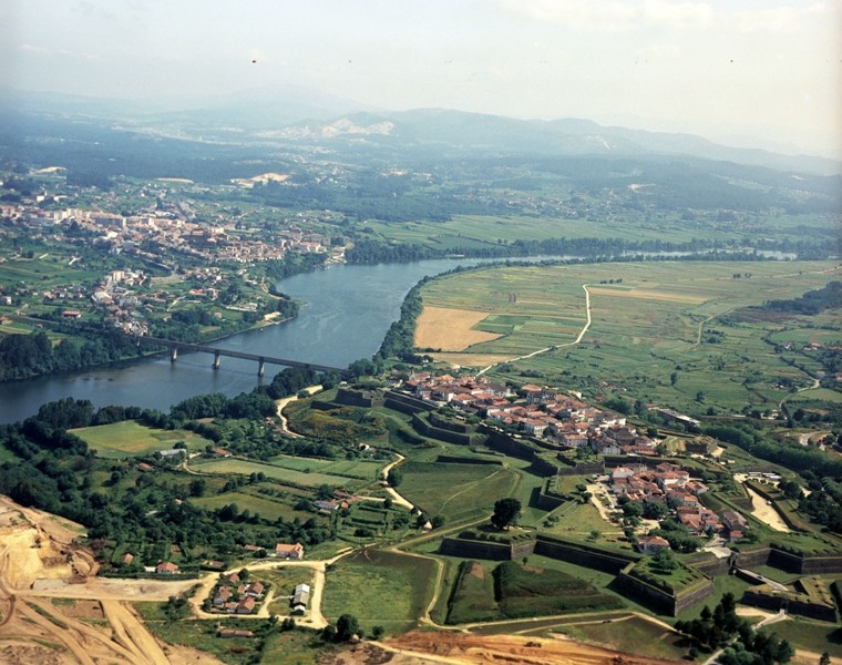tui__ponte_internacional_entre_tui_e_valença_do_m tui__ponte_internacional_entre_tui_e_valença_do_m