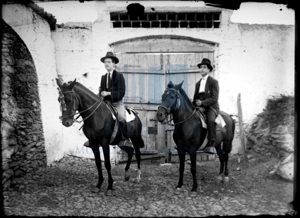 PT-AMGDL-MM-3-9_homens a cavalo.jpg