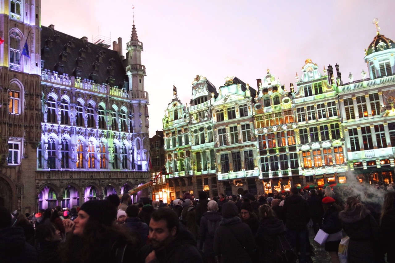 plaisirs d' hiver grand place espectáculo de luzes