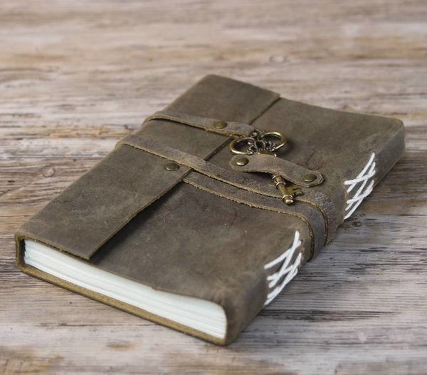 house-of-warfare-livro-de-couro-com-chave.jpg