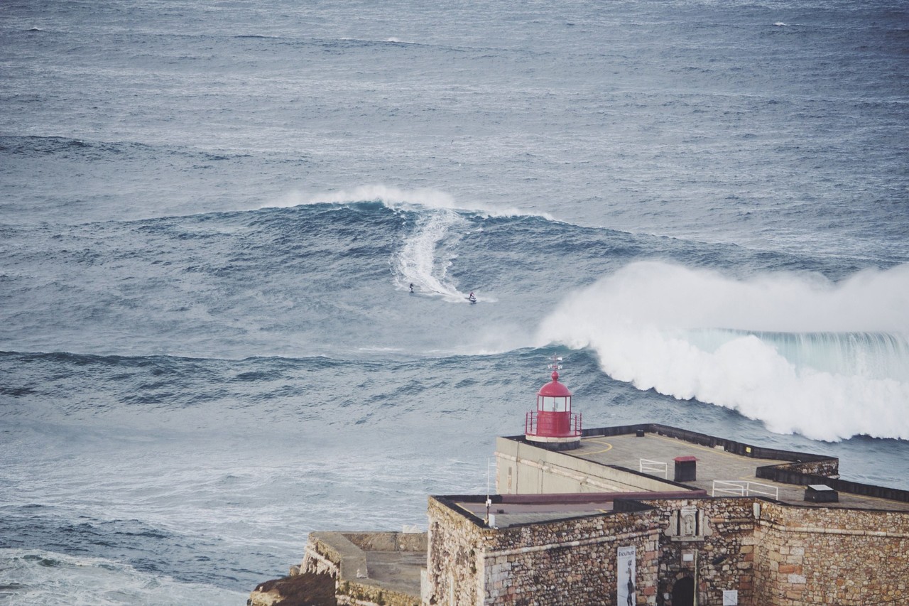 As ondas gigantes da Nazaré (na Praia do Norte) g As ondas gigantes da Nazaré (na Praia do Norte) g