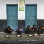 Crianças almoçam na escola, Tongguan, China 