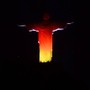 Cristo Redentor &eacute; iluminado com as cores da bande