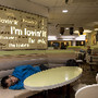 Sem abrigo dorme McDonalds 24h, Hong Kong 