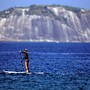 O mar &eacute; todo da praticante de stand up paddle - G