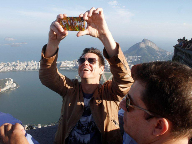 Jim Carrey tira fotos durante visita ao Corcovado 