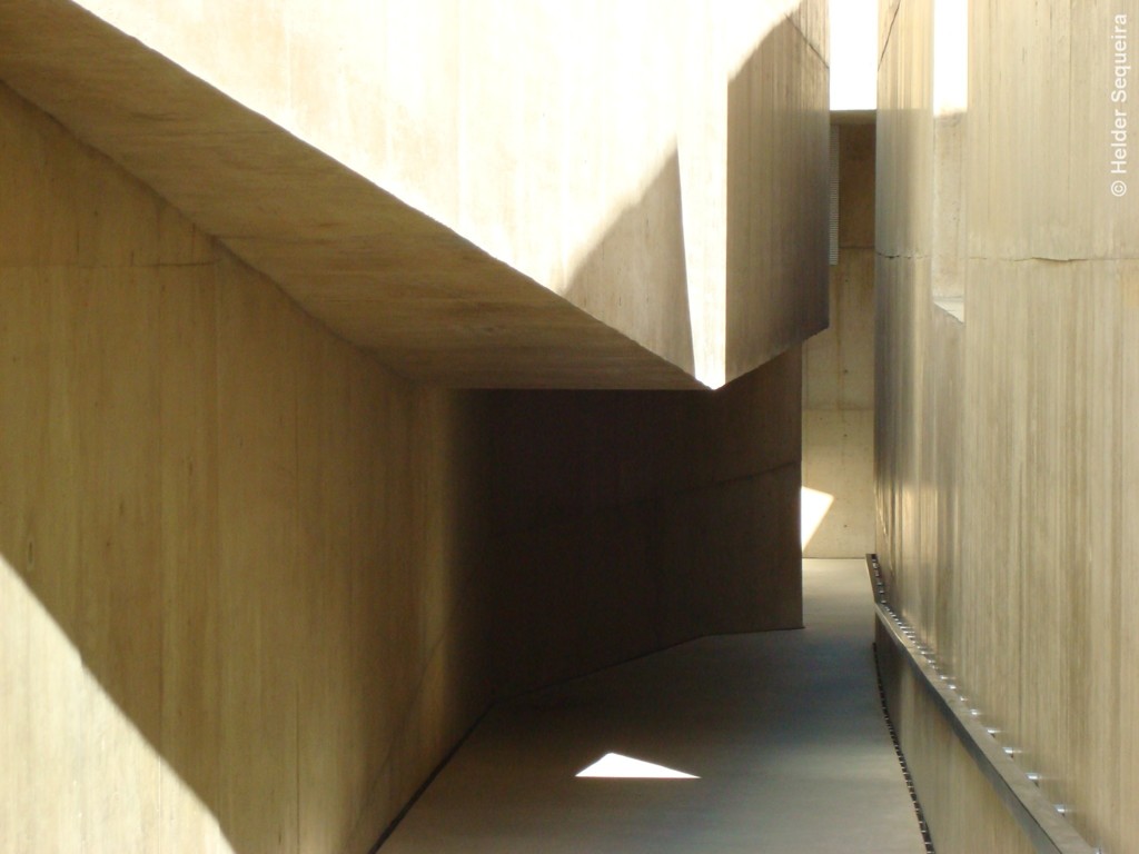 Museu do Côa - entrada - foto Helder Sequeira.JPG