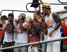 Carnaval - Bloco Ronaldinho Gaúcho desfila em seu