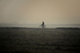 Ciclista em Mazr-i-sharif, Afeganistão 